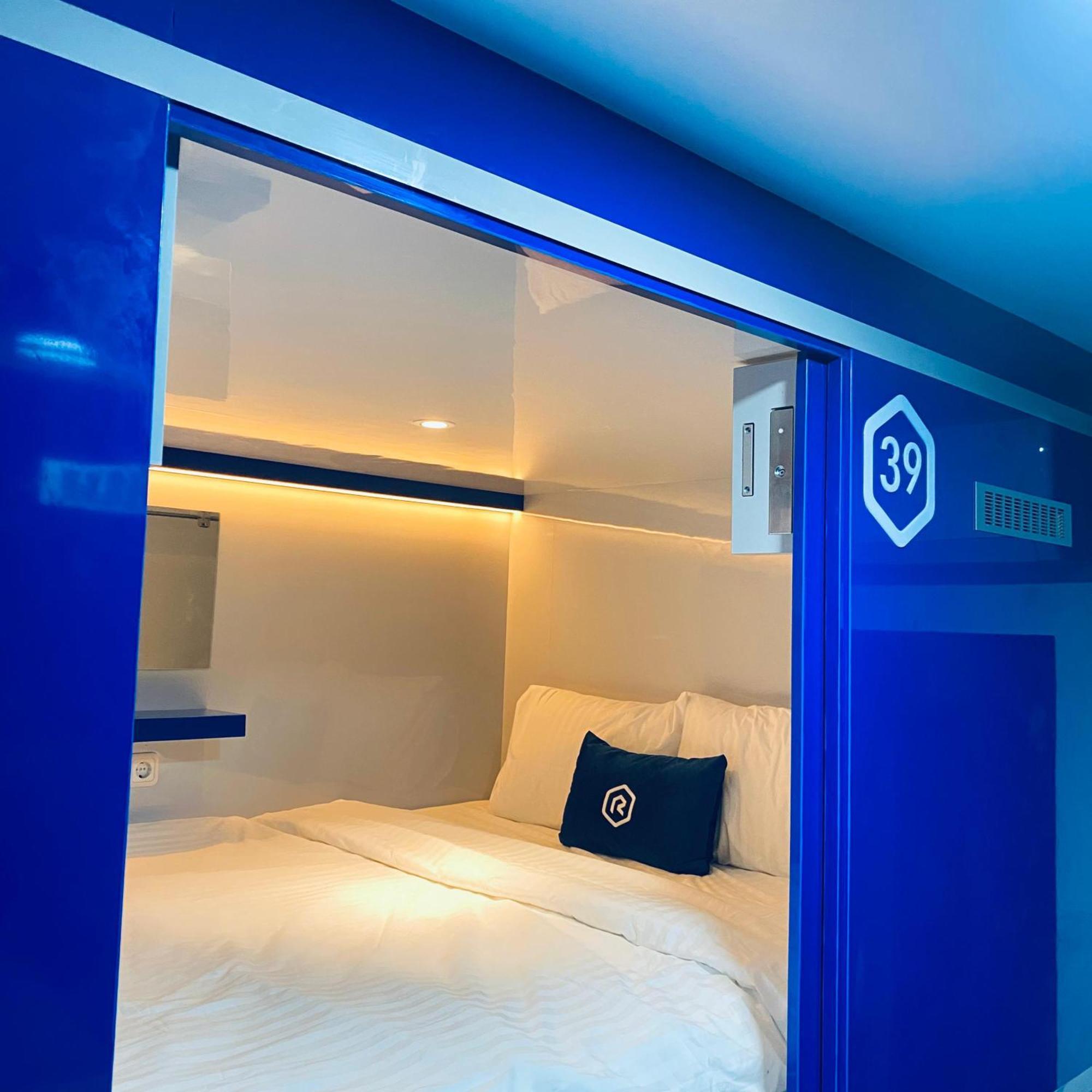 Hotel Rosalyne Sleepbox Malioboro 3 Yogyakarta Exterior foto