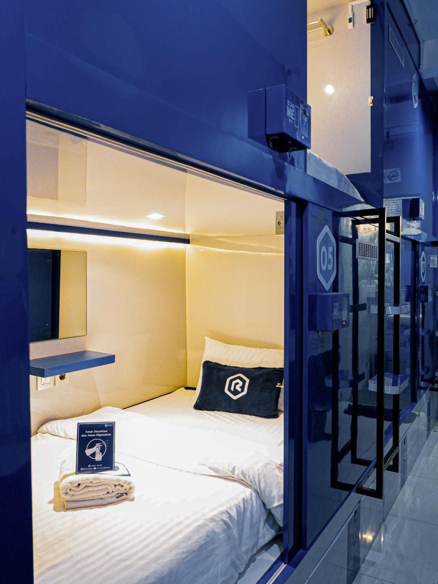 Hotel Rosalyne Sleepbox Malioboro 3 Yogyakarta Exterior foto